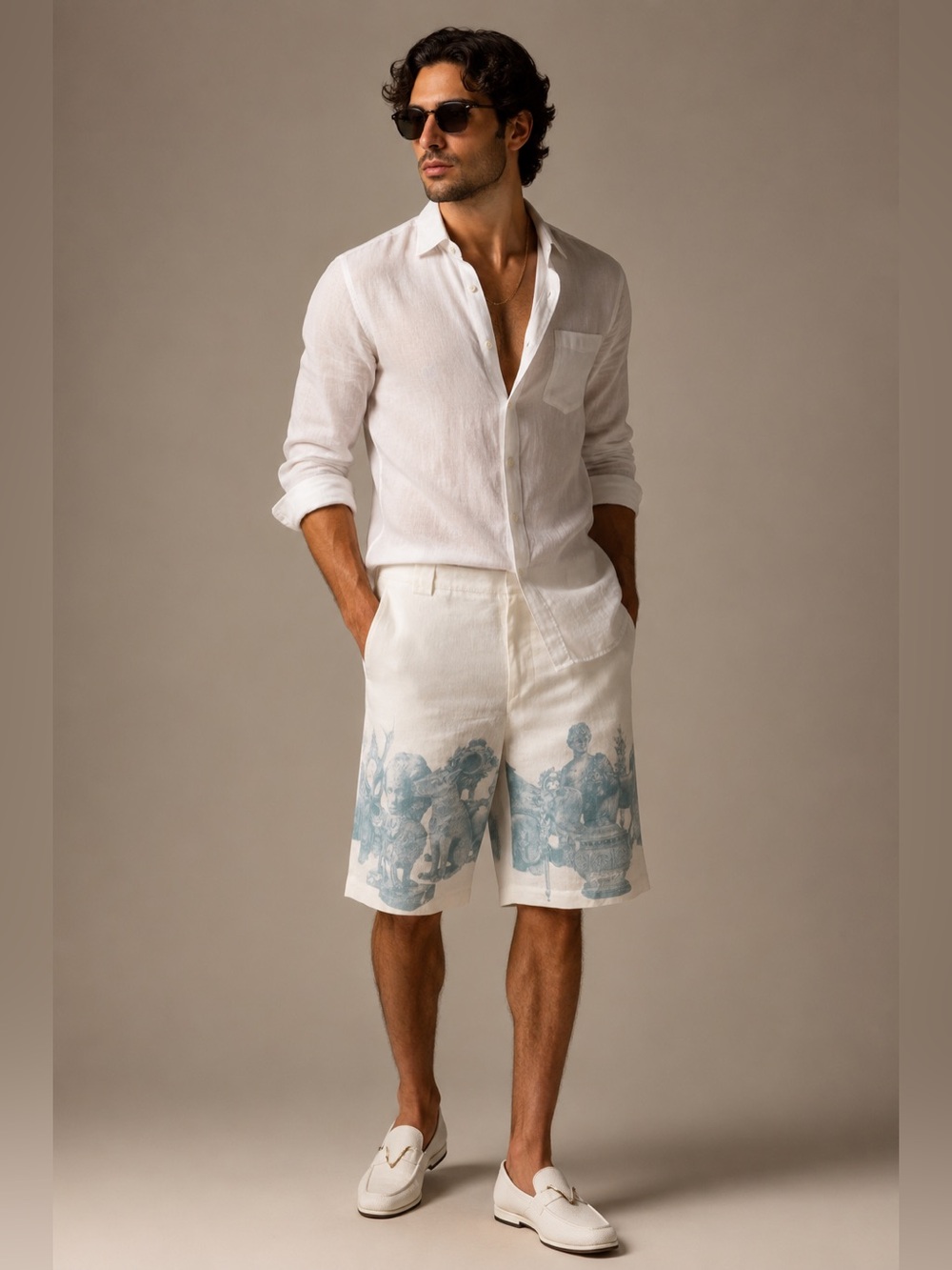 NEW - GIVENCHY LINEN BERMUDA SHORTS IN WHITE AND BLUE, Size 38